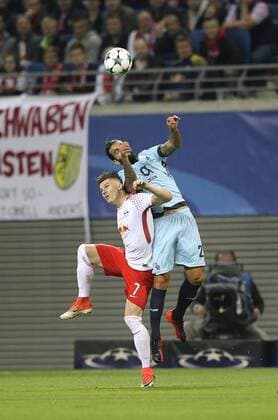 Foto: Marcel Sabitzer ( Leipzig ) gegen Sergio Oliveira Fussball UEFA Championsleague am Di. 17.10.2017 Gruppenspiel RB Leipzig - FC Porto