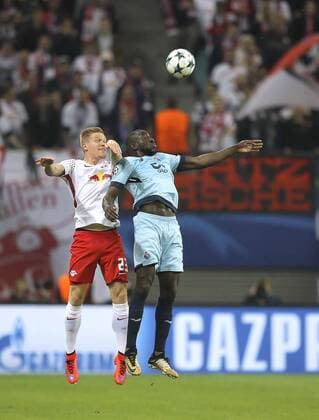 Foto: Marcel Sabitzer ( Leipzig ) gegen Moussa Marega Fussball UEFA Championsleague am Di. 17.10.2017 Gruppenspiel RB Leipzig - FC Porto
