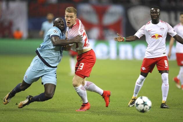 Foto: Marcel Halstenberg ( Leipzig ) gegen Moussa Marega Fussball UEFA Championsleague am Di. 17.10.2017 Gruppenspiel RB Leipzig - FC Porto