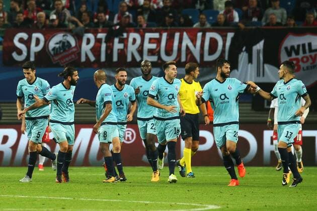 17.10.2017, xkvx, Fussball Champions League, RB Leipzig - FC Porto, emspor, v.l. Torjubel, Goal celebration, celebrate the goal zum 3:2 durch Marcano (FC Porto) mit der Mannschaft with the team Leipzig