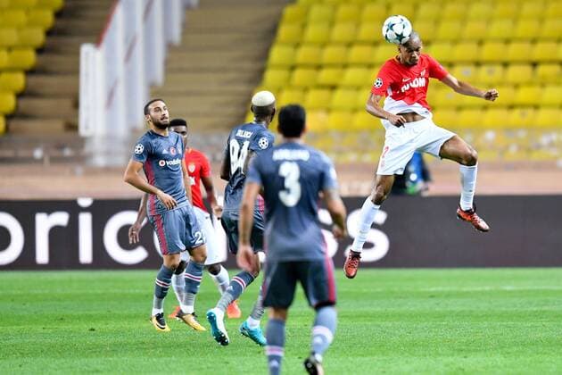23 Cenk Tosun bes 02 FABINHO mon FOOTBALL Monaco vs Besiktas Ligue des Champions 17 10 2017 FEP Panoramic 