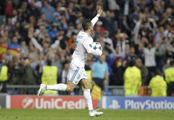 Bilder des Tages - SPORT Soccer match between Real Madrid and Tottenham of Champions League 2017 2018 held at the Santiago Bernabeu stadium in Madrid Photo J Luis Cuesta 261 Cordon Press Cristiano Ronaldo celebrates after scoring  xJosexLuisxCuestax xx
