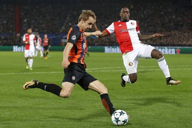 (L-R), Bohdan Butko of FC Shakhtar Donesk, Jeremiah St Juste of Feyenoord during the UEFA Champions League group F match between Feyenoord Rotterdam and Shakhtar Donetsk at the Kuip on October 17, 2017 in Rotterdam, The Netherlands UEFA Champions League 2017 2018 xVIxVIxImagesx xJeroenxPutmansxIVx 9041449