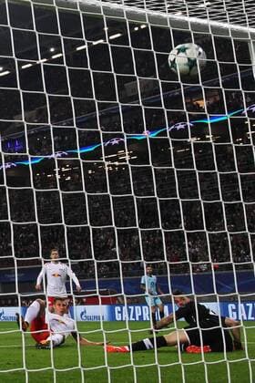 17.10.2017, xkvx, Fussball Champions League, RB Leipzig - FC Porto, emspor, v.l. Goal scored, Tor zum 1:0 durch Willi Orban (RB Leipzig) Leipzig