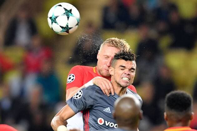 25 KAMIL GLIK mon 05 PEPE bes FOOTBALL Monaco vs Besiktas Ligue des Champions 17 10 2017 FEP Panoramic 