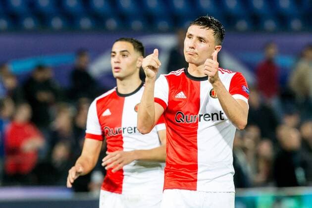 ROTTERDAM - Feyenoord - FC Shakhtar Donetsk , Voetbal , Seizoen 2017 2018 , Champions League , Feijenoord stadion de Kuip , 17-10-2017 , Feyenoord speler Steven Berghuis (r) en Feyenoord speler Sofyan Amrabat (l) bedanken teleurgesteld het publiek na de 1-2 nederlaag Feyenoord - Shakhtar  x1764091x