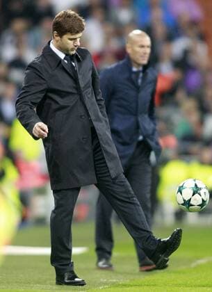 Real Madrid s coach Zinedine Zidane (r) and Tottenham Hotspur FC s coach Mauricio Pochettino during Champions League Group H match 3. October 17,2017.  (2017101705)
