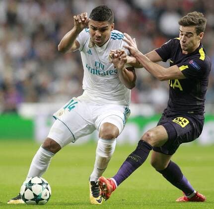 Real Madrid s Carlos Henrique Casemiro (l) and Tottenham Hotspur FC s Harry Winks during Champions League Group H match 3. October 17,2017.  (2017101714)