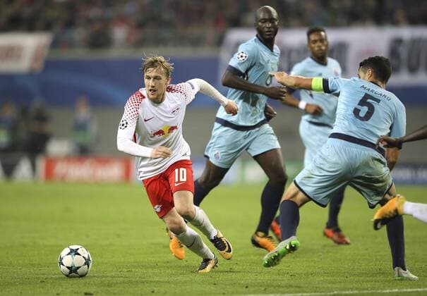 Foto: Emil Forsberg ( Leipzig ) gegen Ivan Marcano (5) und Danilo Fussball UEFA Championsleague am Di. 17.10.2017 Gruppenspiel RB Leipzig - FC Porto 3 - 2