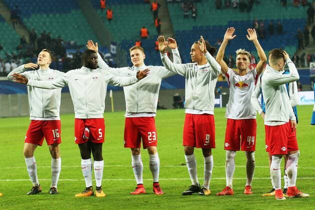 17.10.2017, xkvx, Fussball Champions League, RB Leipzig - FC Porto, emspor, v.l. RB Leipzig Spieler jubeln feiern den Sieg Leipzig
