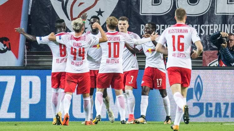 Jubel bei RB Leipzig über das 3:1 durch Jean-Kevin Augustin (RB Leipzig, 29); Tor, goal, Torerfolg, Aktion, Fussball, UEFA Champions League, RB Leipzig - FC Porto,