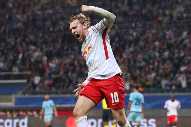 Torjubel - Torschütze Emil Forsberg (RB Leipzig) trifft 2-1 - Gruppenspiel G Champions League Saison 2017-2018 RasenBallsport Leipzig vs. FC Porto in der RB Arena in Leipzig - Aktion,Deutschland, Fußball, Mann, Maenner,17.10.2017