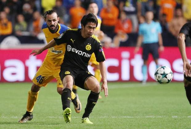 (171018) -- NICOSIA, Oct. 18, 2017 -- Bortussia Dortmund s Shinji Kagawa (R) vies for the ball during the 2017-2018 Champions League match against Apoel in Nicosia, Cyprus, Oct. 17, 2017. The match tied 1-1. ) (SP)CYPRUS-NICOSIA-SOCCER-UEFA CHAMPIONS LEAGUE-BORTMUND VS APOEL SakisxSavvides 
