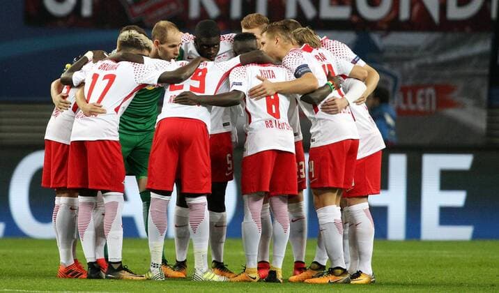 GER, UEFA Champions League, Vorrunde, RasenBallsport Leipzig vs FC Porto 17.10.17 , Leipzig, Red Bull Arena, GER, Saison 2017 2018, UEFA Champions League, Vorrunde, Gruppe G, 03. Spieltag, RasenBallsport Leipzig vs FC Porto im Bild Mannschaftskreis RB Leipzig