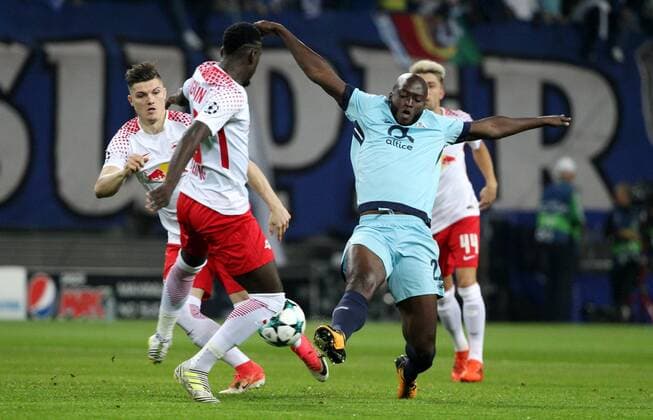GER, UEFA Champions League, Vorrunde, RasenBallsport Leipzig vs FC Porto 17.10.17 , Leipzig, Red Bull Arena, GER, Saison 2017 2018, UEFA Champions League, Vorrunde, Gruppe G, 03. Spieltag, RasenBallsport Leipzig vs FC Porto im Bild Marcel Sabitzer und Jean-Kevin Augustin (Leipzig) gegen Danilo Pereira (Porto)