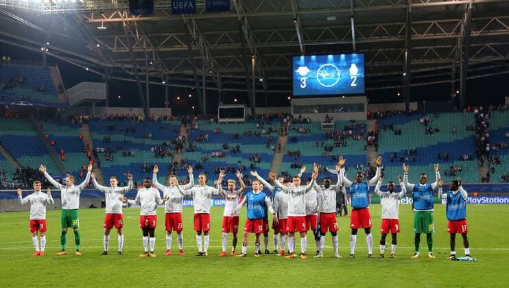 GER, UEFA Champions League, Vorrunde, RasenBallsport Leipzig vs FC Porto 17.10.17 , Leipzig, Red Bull Arena, GER, Saison 2017 2018, UEFA Champions League, Vorrunde, Gruppe G, 03. Spieltag, RasenBallsport Leipzig vs FC Porto im Bild Schlussjubel RB Leipzig nach den Spiel Anzeigetafel verkündet den Endstand 3:2
