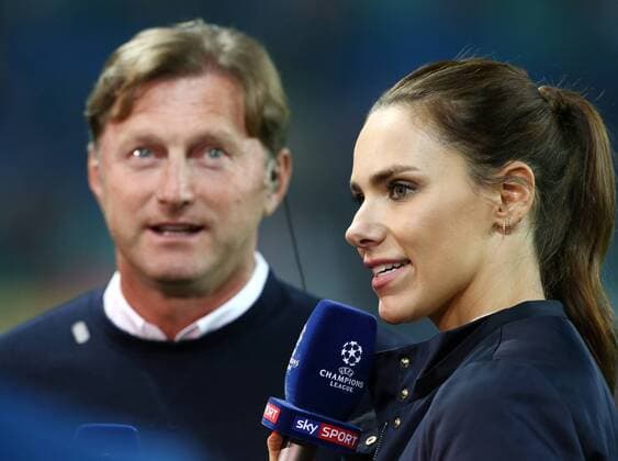 Trainer Ralph Hasenhüttl im Interview mit SKY Moderatorin Esther Sedlaczek Fußball Fussball UEFA CL Championsleague Herren Saison 2017 2018 17.10.2017 RB Leipzig RBL vs. FC Porto