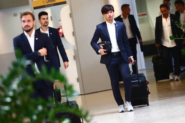 SOCCER - UEFA EL, Atiker vs RBS, preview SALZBURG,AUSTRIA,18.OCT.17 - SOCCER - UEFA Europa League, Atiker Konyaspor vs Red Bull Salzburg, preview, departure of RBS from the Salzburg airport. Image shows Takumi Minamino (RBS). GEPAxpictures xFelixxRoittner