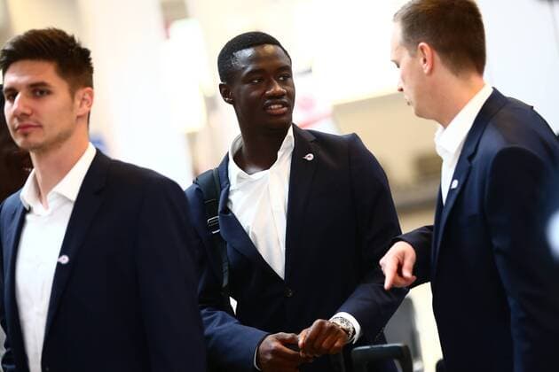 SOCCER - UEFA EL, Atiker vs RBS, preview SALZBURG,AUSTRIA,18.OCT.17 - SOCCER - UEFA Europa League, Atiker Konyaspor vs Red Bull Salzburg, preview, departure of RBS from the Salzburg airport. Image shows Diadie Samassekou (RBS). GEPAxpictures xFelixxRoittner