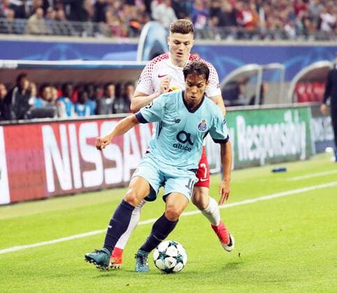 RB Leipzig - Porto Fussball Champions League Leipzig, 17.10.2017, Red Bull Arena, Fussball, UEFA Champions League, Gruppe G, 3.Spieltag , Rasenballsport Leipzig vs. FC Porto 3:2 (3:2) , Im Bild von vorn; Oliver Torres (10, Porto) und Marcel Sabitzer (7, RB Leipzig). ,