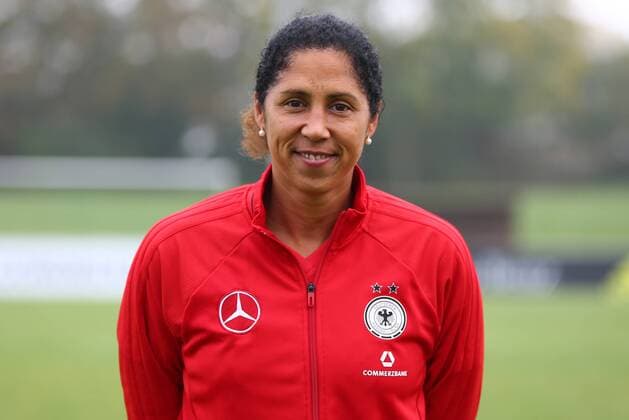 18.10,2017 xcex Mainz-Kastel, KFV-Stadion, Deutsche Frauen Nationalmannschaft (DFB), DFB Frauen Mannschaftsfoto und Training Frauenfußball-Nationalmannschaft Bundestrainerin Steffi Jones (GER, DFB)