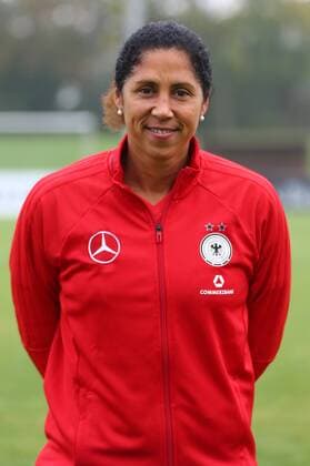 18.10,2017 xcex Mainz-Kastel, KFV-Stadion, Deutsche Frauen Nationalmannschaft (DFB), DFB Frauen Mannschaftsfoto und Training Frauenfußball-Nationalmannschaft Bundestrainerin Steffi Jones (GER, DFB)