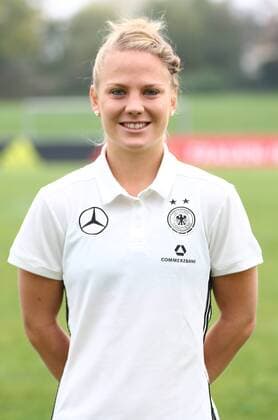 18.10,2017 xcex Mainz-Kastel, KFV-Stadion, Deutsche Frauen Nationalmannschaft (DFB), DFB Frauen Mannschaftsfoto und Training Frauenfußball-Nationalmannschaft Leonie Maier ( 4, DFB)