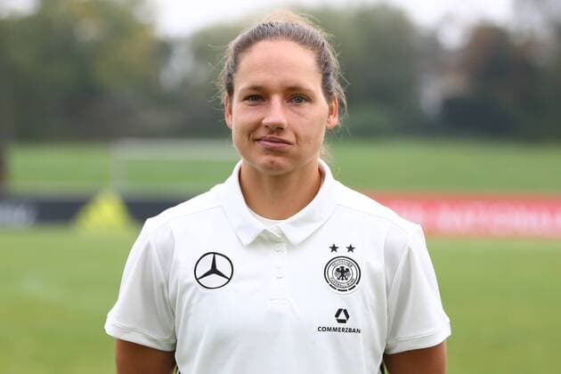 18.10,2017 xcex Mainz-Kastel, KFV-Stadion, Deutsche Frauen Nationalmannschaft (DFB), DFB Frauen Mannschaftsfoto und Training Frauenfußball-Nationalmannschaft Babett Peter ( 5, DFB)