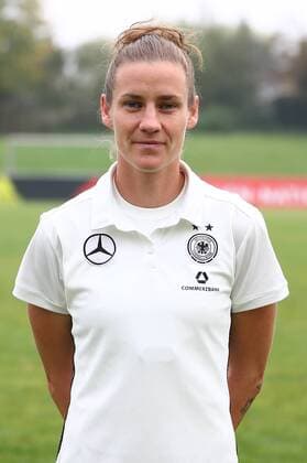 18.10,2017 xcex Mainz-Kastel, KFV-Stadion, Deutsche Frauen Nationalmannschaft (DFB), DFB Frauen Mannschaftsfoto und Training Frauenfußball-Nationalmannschaft Simone Laudehr ( 6, DFB)