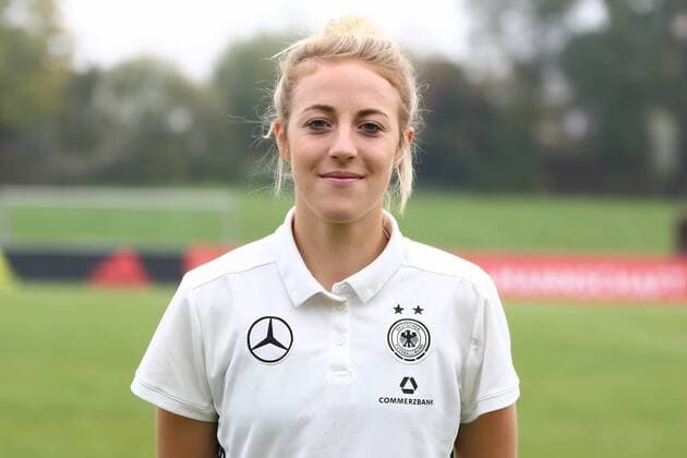 18.10,2017 xcex Mainz-Kastel, KFV-Stadion, Deutsche Frauen Nationalmannschaft (DFB), DFB Frauen Mannschaftsfoto und Training Frauenfußball-Nationalmannschaft Carolin Simon ( 7, DFB)