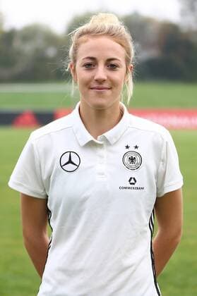 18.10,2017 xcex Mainz-Kastel, KFV-Stadion, Deutsche Frauen Nationalmannschaft (DFB), DFB Frauen Mannschaftsfoto und Training Frauenfußball-Nationalmannschaft Carolin Simon ( 7, DFB)