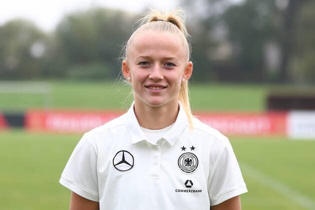 18.10,2017 xcex Mainz-Kastel, KFV-Stadion, Deutsche Frauen Nationalmannschaft (DFB), DFB Frauen Mannschaftsfoto und Training Frauenfußball-Nationalmannschaft Lea Schüller ( 9, DFB)