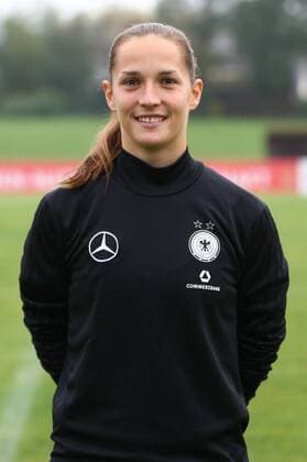 18.10,2017 xcex Mainz-Kastel, KFV-Stadion, Deutsche Frauen Nationalmannschaft (DFB), DFB Frauen Mannschaftsfoto und Training Frauenfußball-Nationalmannschaft Laura Benkarth ( 12, DFB)