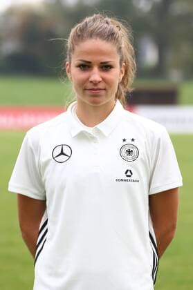 18.10,2017 xcex Mainz-Kastel, KFV-Stadion, Deutsche Frauen Nationalmannschaft (DFB), DFB Frauen Mannschaftsfoto und Training Frauenfußball-Nationalmannschaft Melanie Leupolz ( 13, DFB)