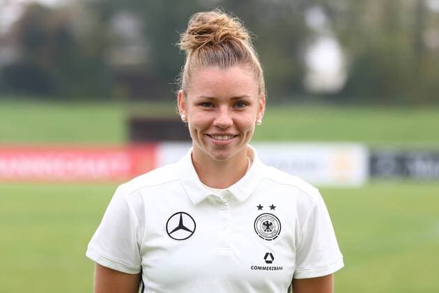18.10,2017 xcex Mainz-Kastel, KFV-Stadion, Deutsche Frauen Nationalmannschaft (DFB), DFB Frauen Mannschaftsfoto und Training Frauenfußball-Nationalmannschaft Linda Dallmann ( 16, DFB)