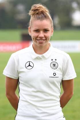 18.10,2017 xcex Mainz-Kastel, KFV-Stadion, Deutsche Frauen Nationalmannschaft (DFB), DFB Frauen Mannschaftsfoto und Training Frauenfußball-Nationalmannschaft Linda Dallmann ( 16, DFB)