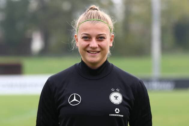 18.10,2017 xcex Mainz-Kastel, KFV-Stadion, Deutsche Frauen Nationalmannschaft (DFB), DFB Frauen Mannschaftsfoto und Training Frauenfußball-Nationalmannschaft Carina Schlüter ( 21, DFB)