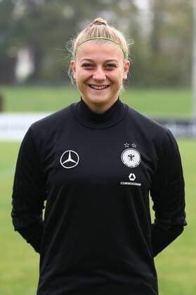 18.10,2017 xcex Mainz-Kastel, KFV-Stadion, Deutsche Frauen Nationalmannschaft (DFB), DFB Frauen Mannschaftsfoto und Training Frauenfußball-Nationalmannschaft Carina Schlüter ( 21, DFB)