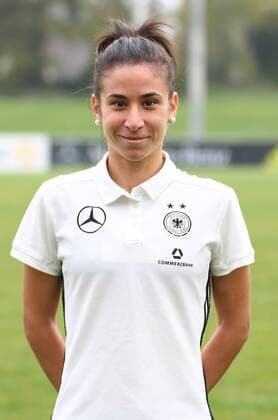 18.10,2017 xcex Mainz-Kastel, KFV-Stadion, Deutsche Frauen Nationalmannschaft (DFB), DFB Frauen Mannschaftsfoto und Training Frauenfußball-Nationalmannschaft Hasret Kayikci ( 23, DFB)