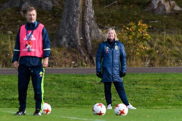Fußball, Damen, WM-Quali, Schweden trainiert, Dänemark sagt Spiel ab 171018 Landslagschef Marika Domanski Lyfors under en träning med det svenska damlandslaget i fotboll den 18 oktober 2017 i Göteborg.  Copyright: CARLxSANDIN BB171018CS020