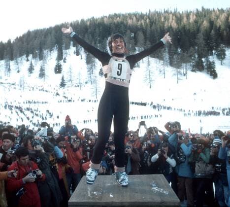 Olympische Winterspiele in Innsbruck 1976. Rosi Mittermaier (Deut.) jubelt nach ihrem Sieg im Abfahrtslauf 13.02.1976. *** Olympic Winter Games in Innsbruck 1976 Rosi Mittermaier Deut cheering After her Victory in Downhill skiing 13 02 1976 HM