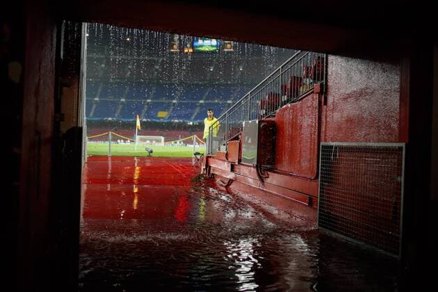 FuÃŸball, CL, Regen in Barcelona 18th October 2017, Camp Nou, Barcelona, Spain; UEFA Champions League, FC Barcelona Barca versus Olympiacos; Rain pours down on the stands and Camp Nou Stadium before the start of the match  ActionPlus11941243