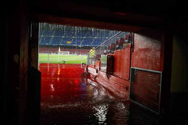FuÃŸball, Stadiongeschichte FC Barcelona Bilder des Tages - SPORT FuÃŸball, CL, Regen in Barcelona 18th October 2017, Camp Nou, Barcelona, Spain; UEFA Champions League, FC Barcelona Barca versus Olympiacos; Rain pours down on the stands and Camp Nou Stadium before the start of the match  ActionPlus11941244