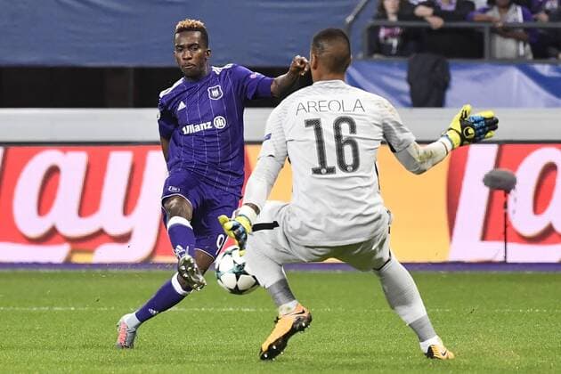 Anderlecht s Henry Onyekuru and PSG s goalkeeper Alphonse Areola pictured during a third game (out of 6) in the group stage (Group B) of the UEFA Champions League competition between Belgian soccer team RSC Anderlecht and French club PSG Paris Saint-Germain, Wednesday 18 October 2017 in Brussels. DIRKxWAEM  x05185342x