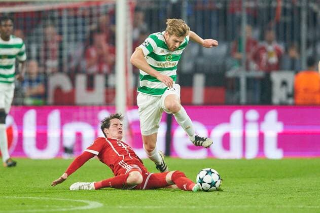 Sebastian RUDY, FCB 19 Zweikampf , Aktion um den Ball gegen Stuart ARMSTRONG, Glasgow 14 FC BAYERN MUENCHEN - CELTIC GLASGOW Gruppenphase Hinspiel, Fussball UEFA Champions League, Muenchen, 18.10.2017 CL Saison 2017 2018