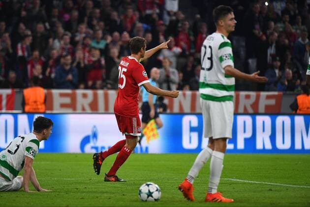 18.10.2017, xjhx, Fussball Champions League, FC Bayern Muenchen - Celtic Glasgow, emspor, v.l. Torjubel, Goal celebration, celebrate the goal zum 1:0 durch Thomas Mueller (FCB - FC Bayern Muenchen) Muenchen