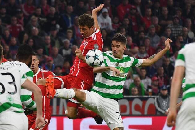 18.10.2017, xjhx, Fussball Champions League, FC Bayern Muenchen - Celtic Glasgow, emspor, v.l. Thomas Mueller (FCB - FC Bayern Muenchen), Mikael Lustig (Celtic FC) Muenchen