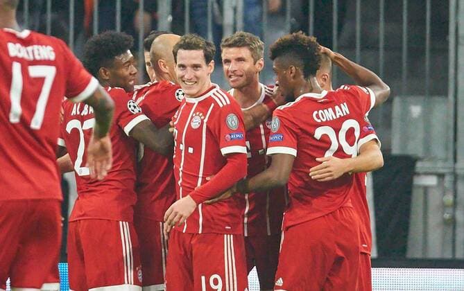 Thomas MUELLER, MÜLLER, FCB 25 Torjubel, Jubel nach dem Tor zum 1-0 FC BAYERN MUENCHEN - CELTIC GLASGOW Gruppenphase Hinspiel, Fussball UEFA Champions League, Muenchen, 18.10.2017 CL Saison 2017 2018