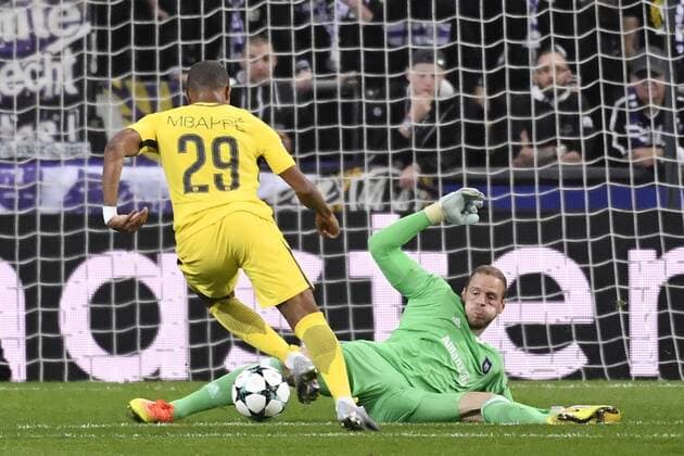 PSG s Kylian Mbappe and Anderlecht s goalkeeper Matz Sels pictured during a third game (out of 6) in the group stage (Group B) of the UEFA Champions League competition between Belgian soccer team RSC Anderlecht and French club PSG Paris Saint-Germain, Wednesday 18 October 2017 in Brussels. DIRKxWAEM  x05185391x