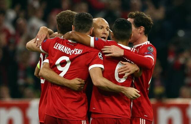 Thomas Müller 1:0, Robert Lewandowski, Arjen Robben, Thiago, Sebastian Rudy Freude Emotion jubelnd Jubel nach 1:0 Fußball Fussball UEFA CL Championsleague Herren Saison 2017 2018 18.10.2017 FC Bayern München FCB vs. Celtic Glasgow